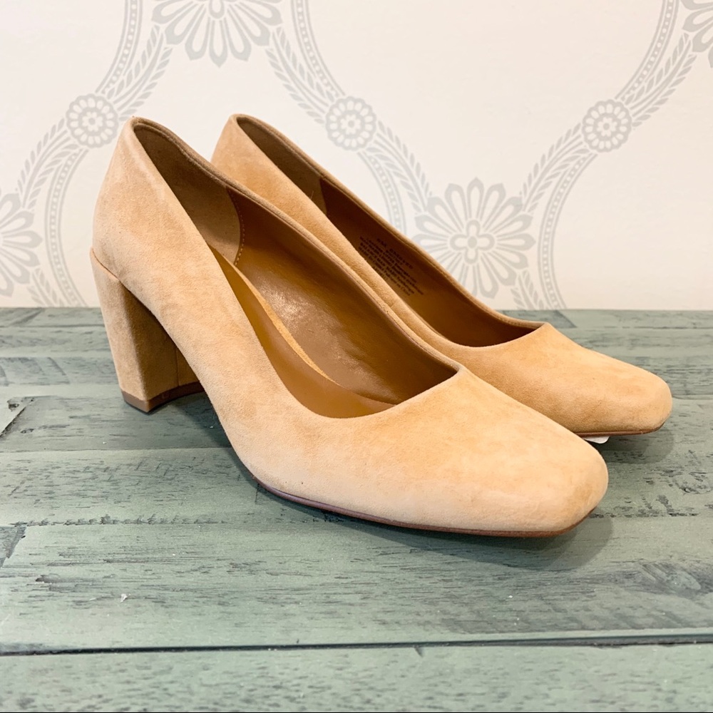 NEW H by Halston Whitney Shoes suede tan block heel 6 NWOB - Picture 2 of 8